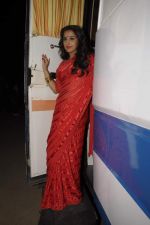 Vidya Balan on the sets of Bade Achhe Lagte Hai in Filmcity, Mumbai on 23rd Nov 2011 (1).JPG